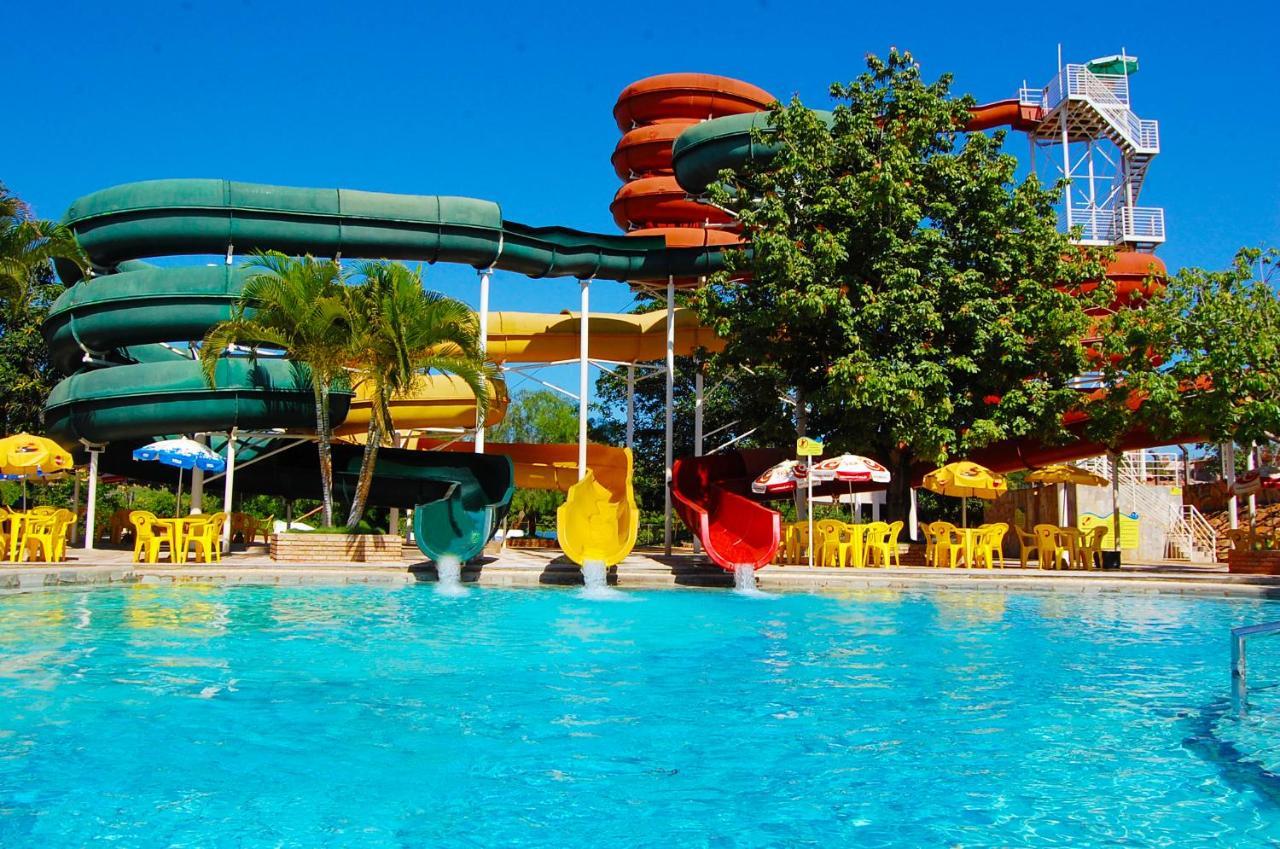 Villas diRoma com um dia de acesso Acqua Park, Splash e Slide Caldas Novas Exterior foto
